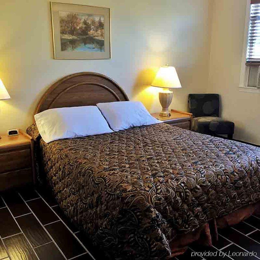 Budget Host East End Hotel In Riverhead Eksteriør billede
